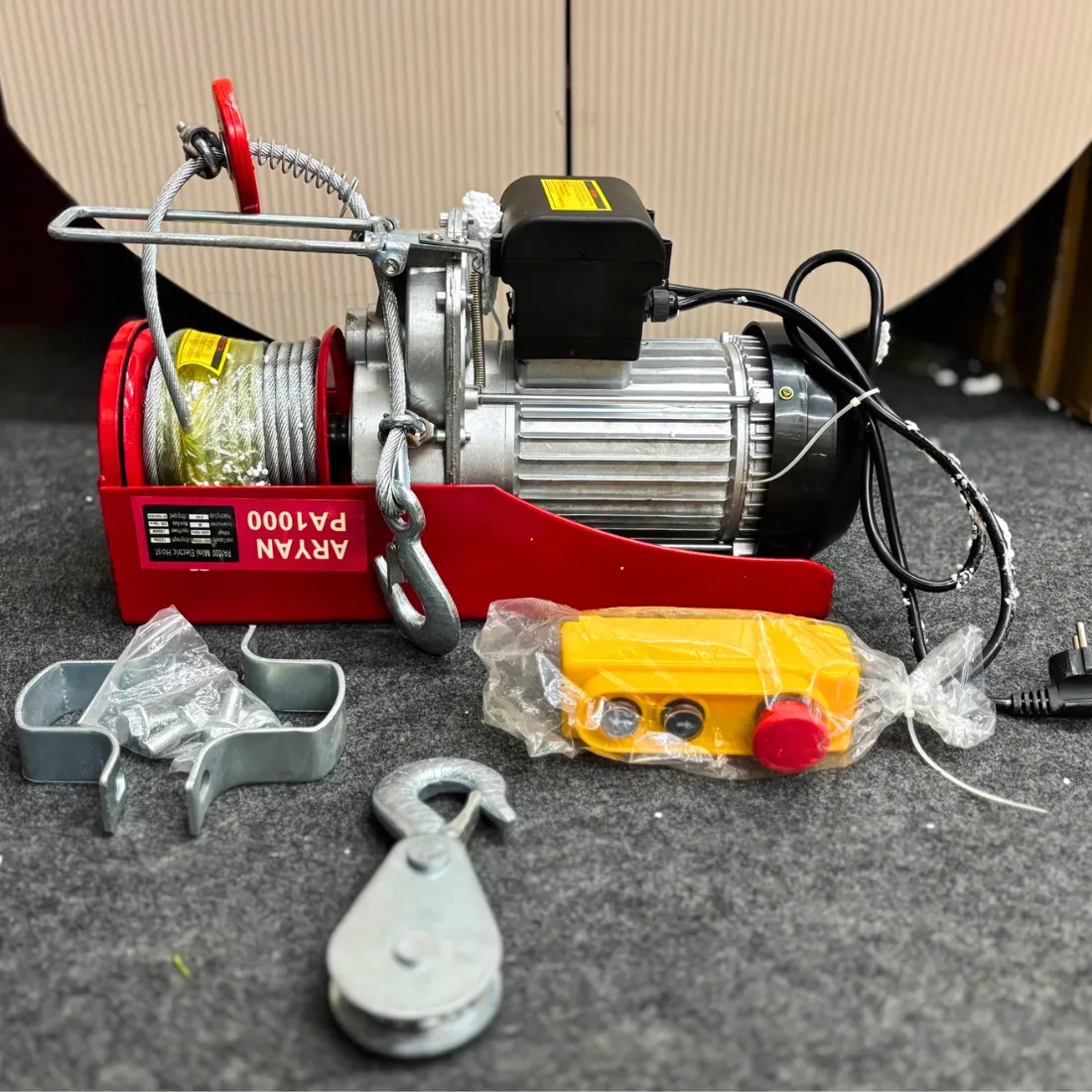 PA1000 Electric Hoist Winch - 1000kg Capacity, 1800W, with Remote Control - Image 2